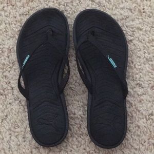 Puma flip flops